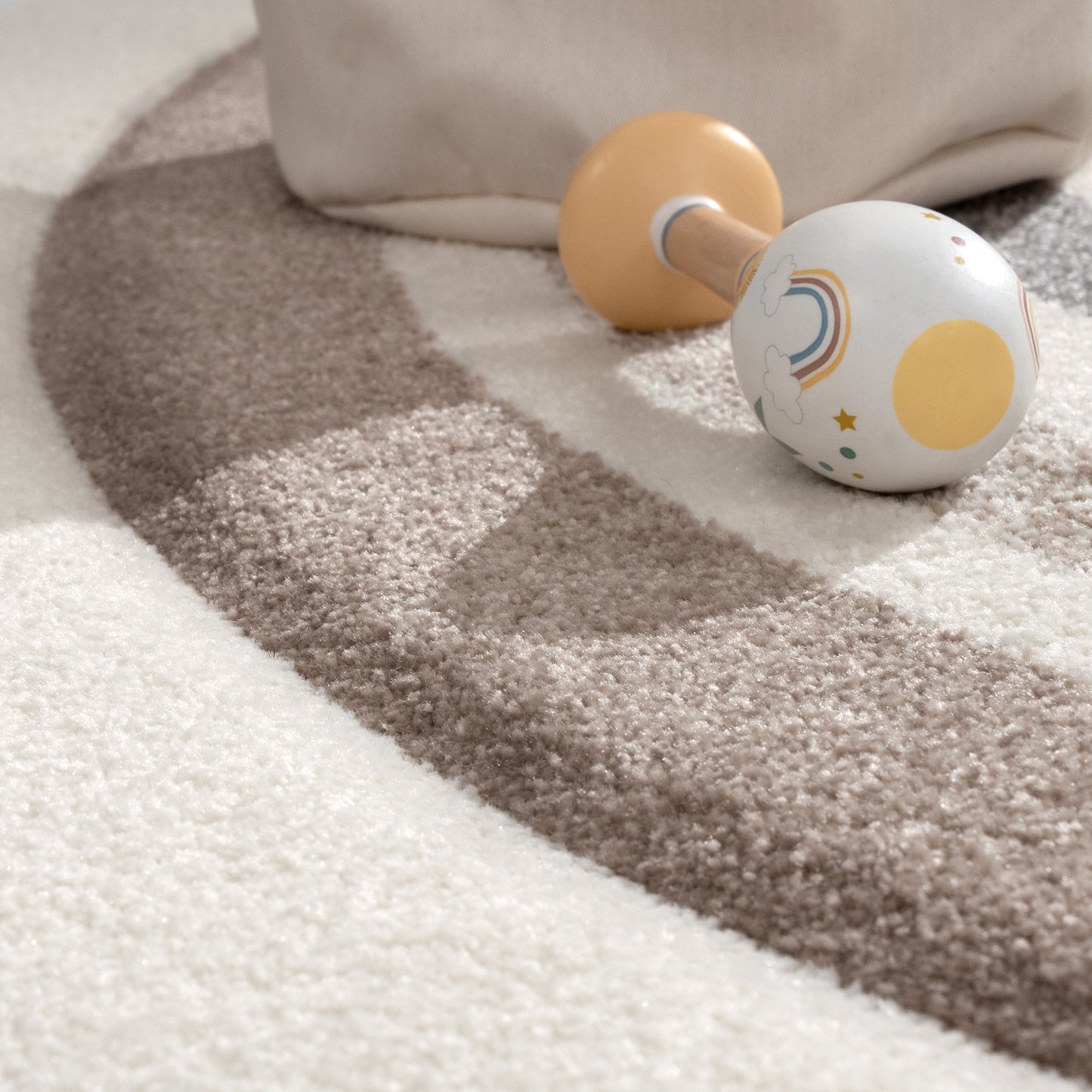 Kids Rug Cosmo with Rainbow & Hearts in Cream