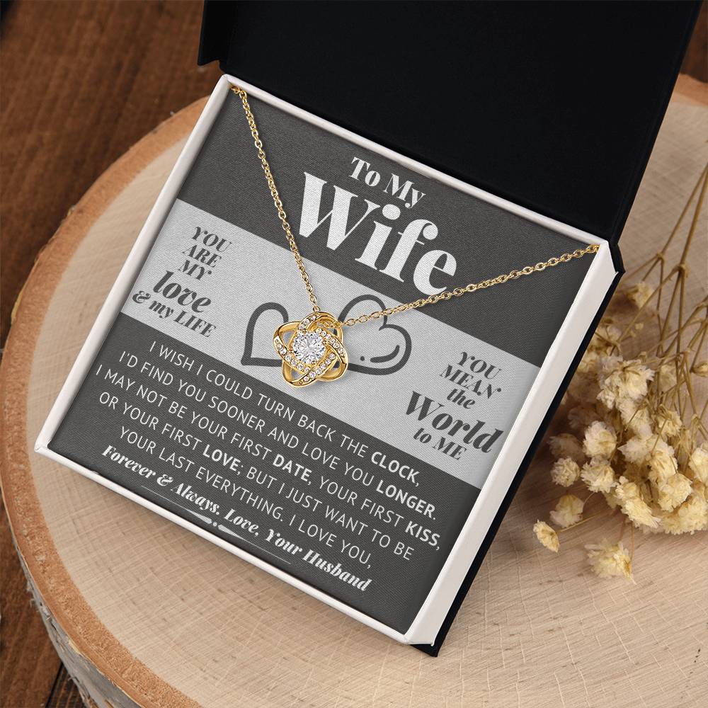 (Almost Gone) World Wife - Necklace