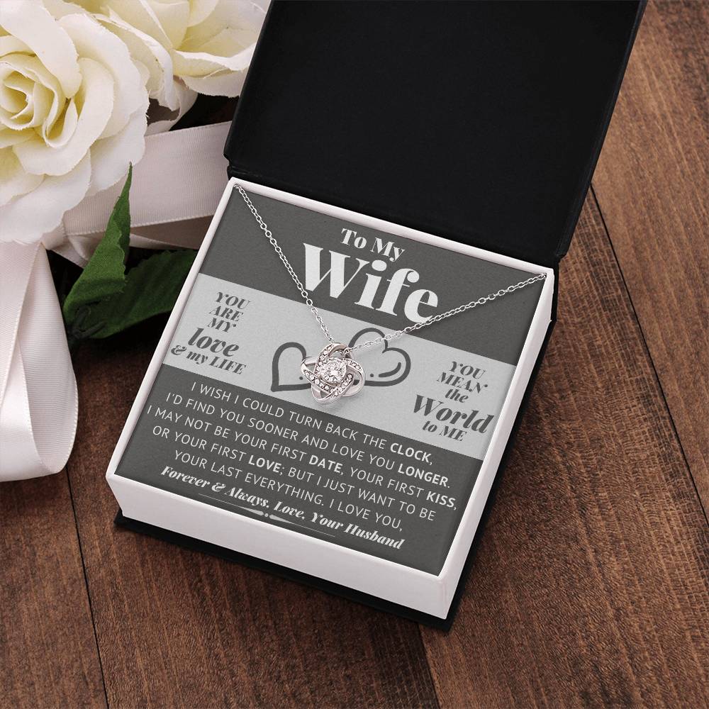 (Almost Gone) World Wife - Necklace