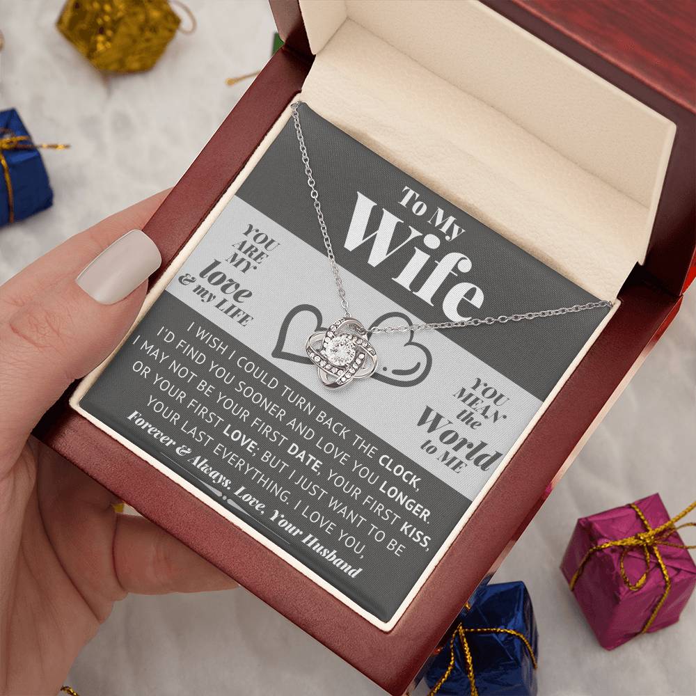 (Almost Gone) World Wife - Necklace