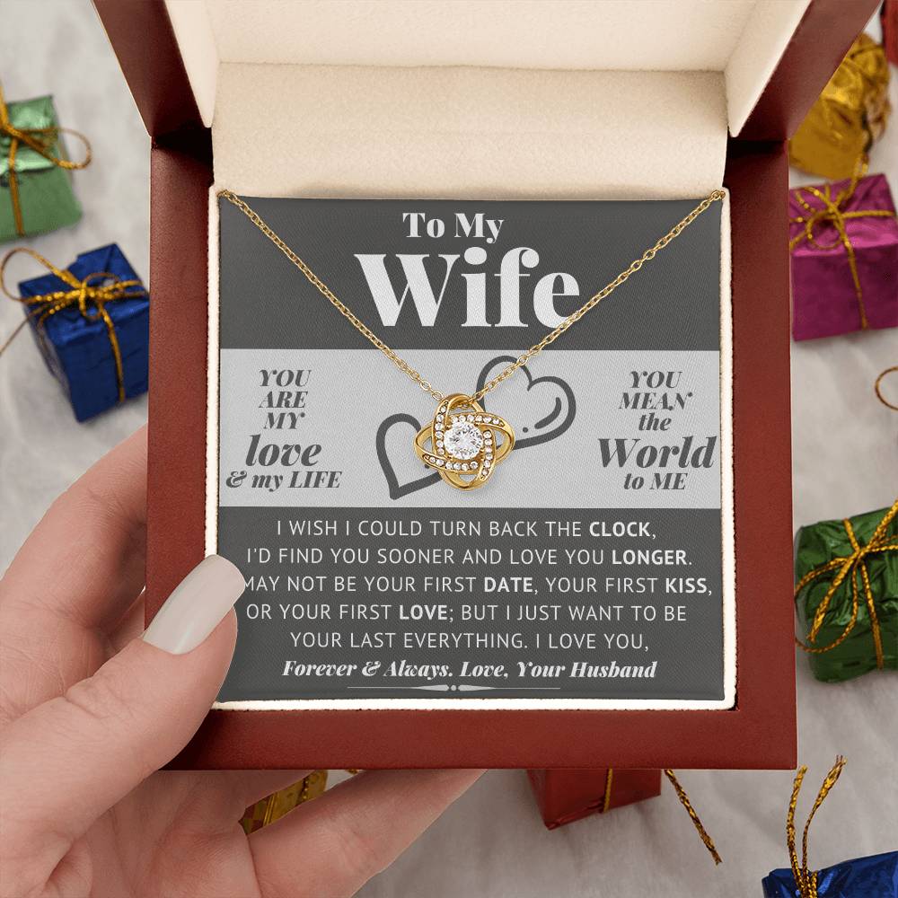 (Almost Gone) World Wife - Necklace