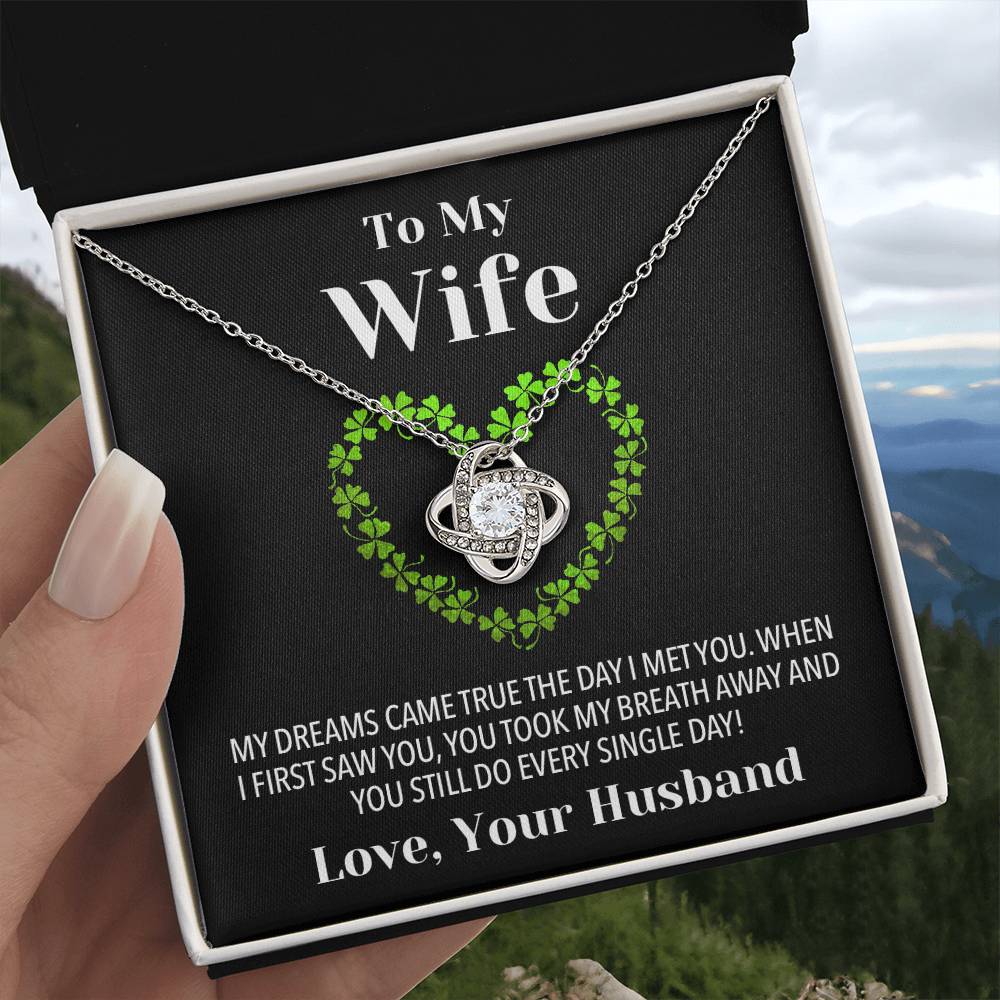 Dream Wife Shamrock Love Knot