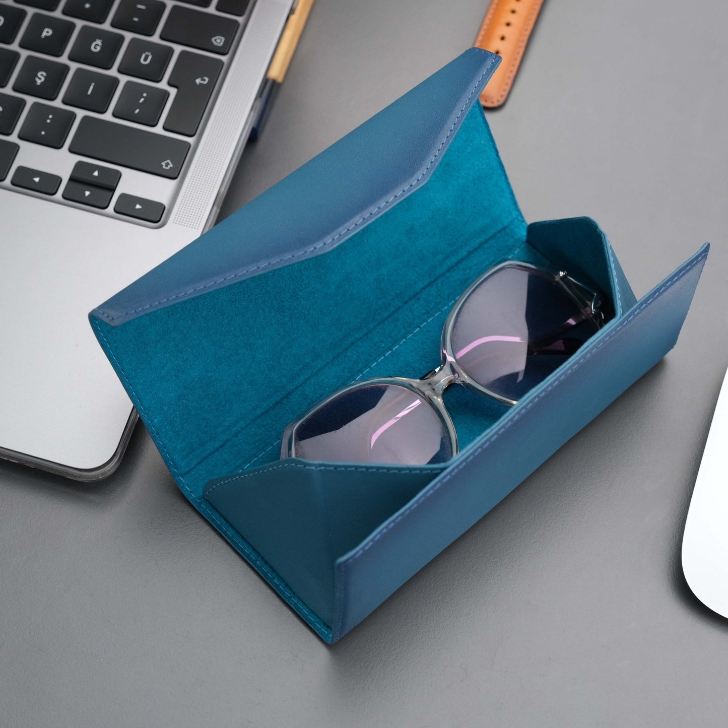 Triangle Leather Glasses Case – Vintage Eyewear Holder